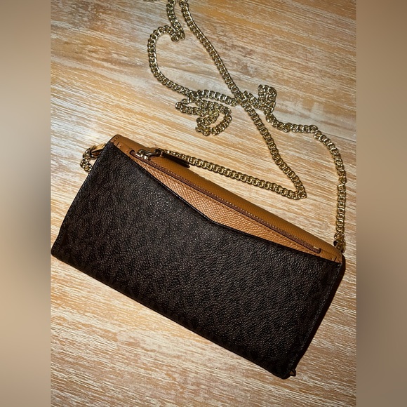 Michael Kors Wallet - Picture 4 of 6